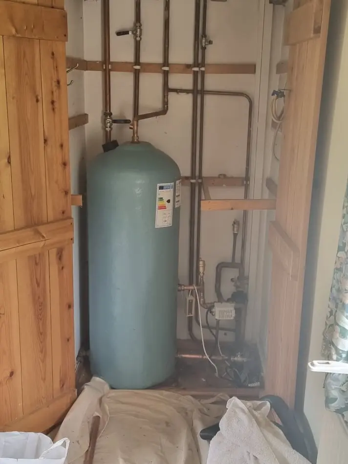 Emergency plumbing service van – local Hampshire plumber on call