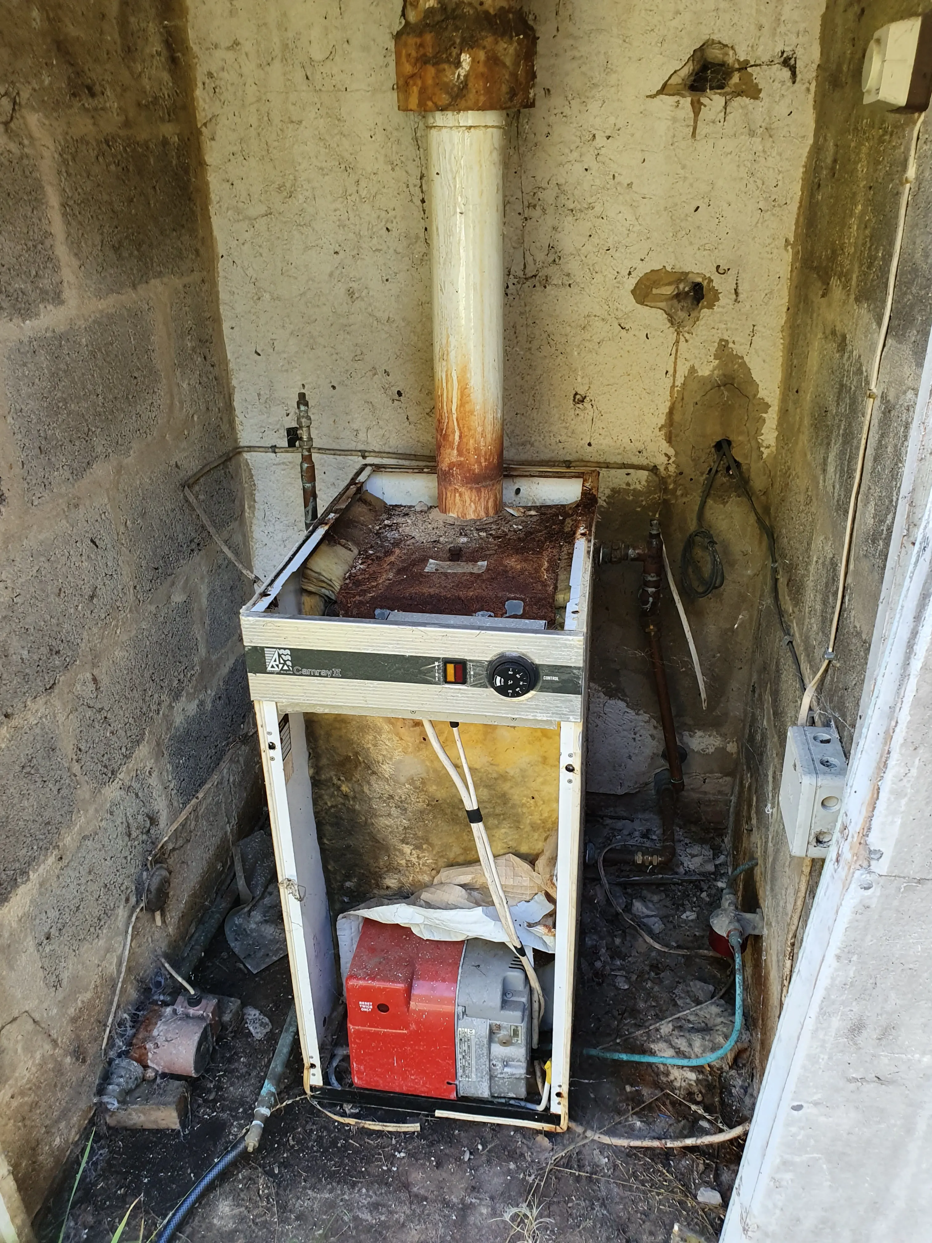 Oil boiler repair service in Hampshire – heating engineer diagnosing fault